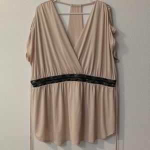 Cute Size 2 Torrid top with flaw